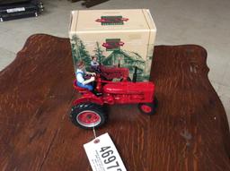 1/16 MCCORMICK FARMALL H W/ FARMER