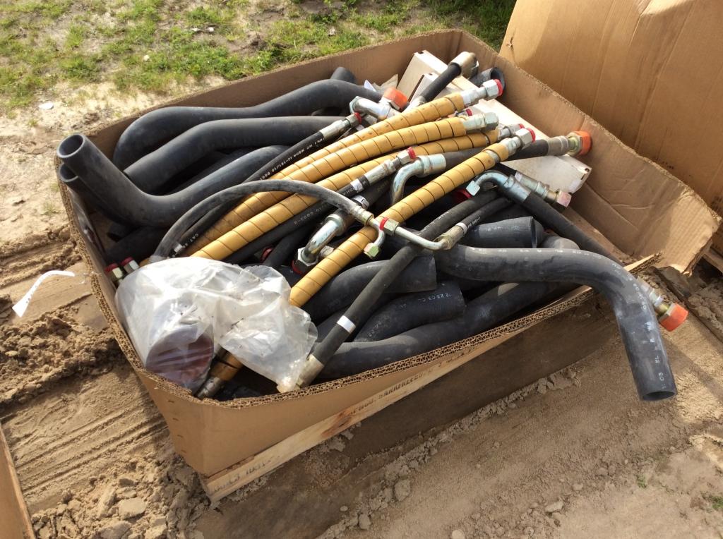 (207)BOX OF HOSES