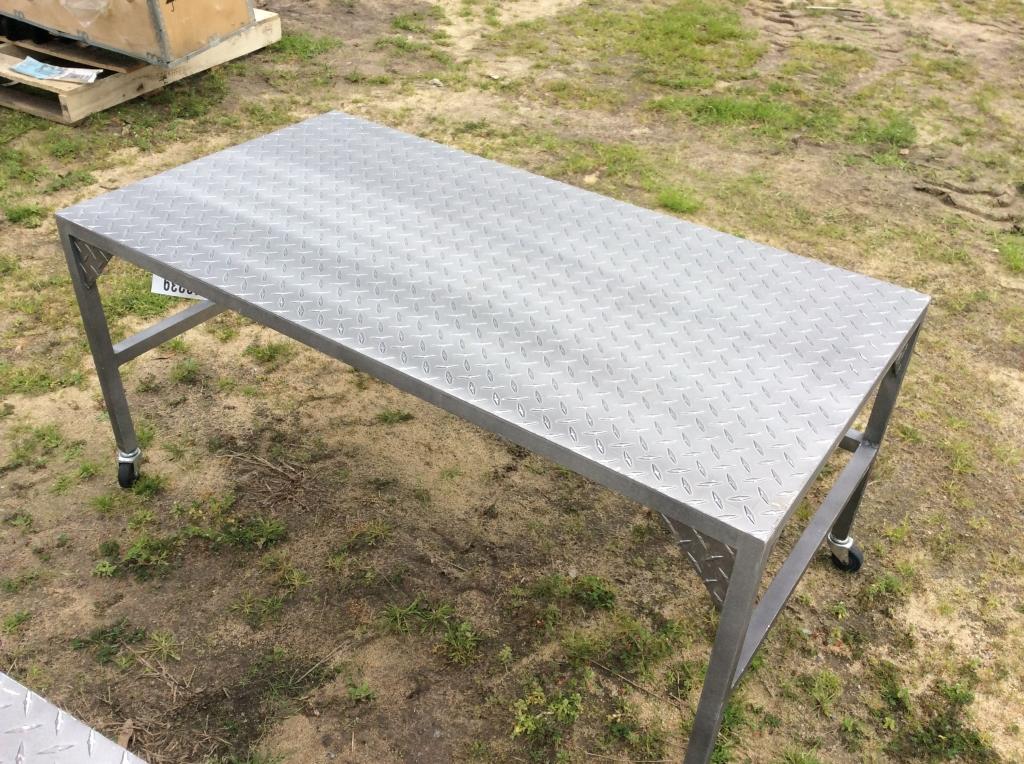 (206)24" X 45" ALUMINUM TABLE