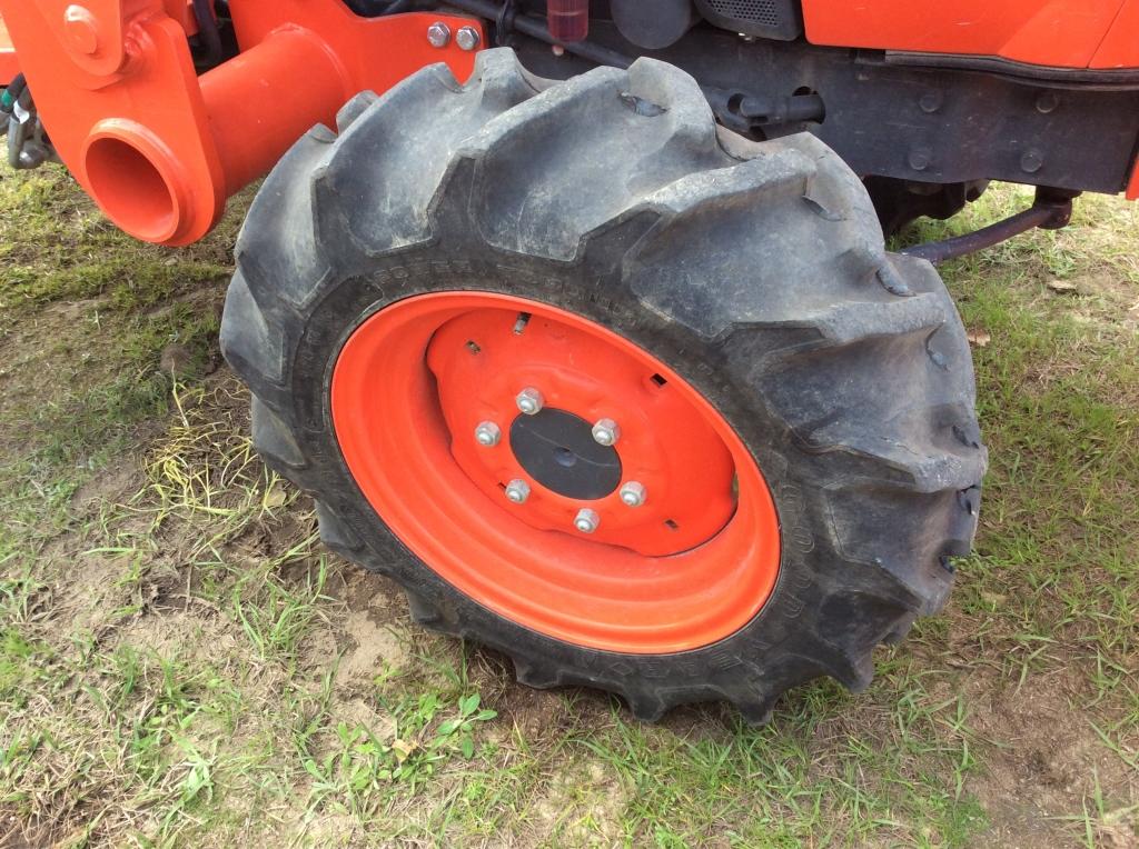 (40)KUBOTA L2501D W/ LA525 LOADER