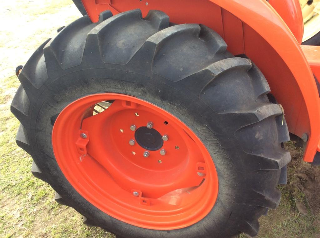 (40)KUBOTA L2501D W/ LA525 LOADER