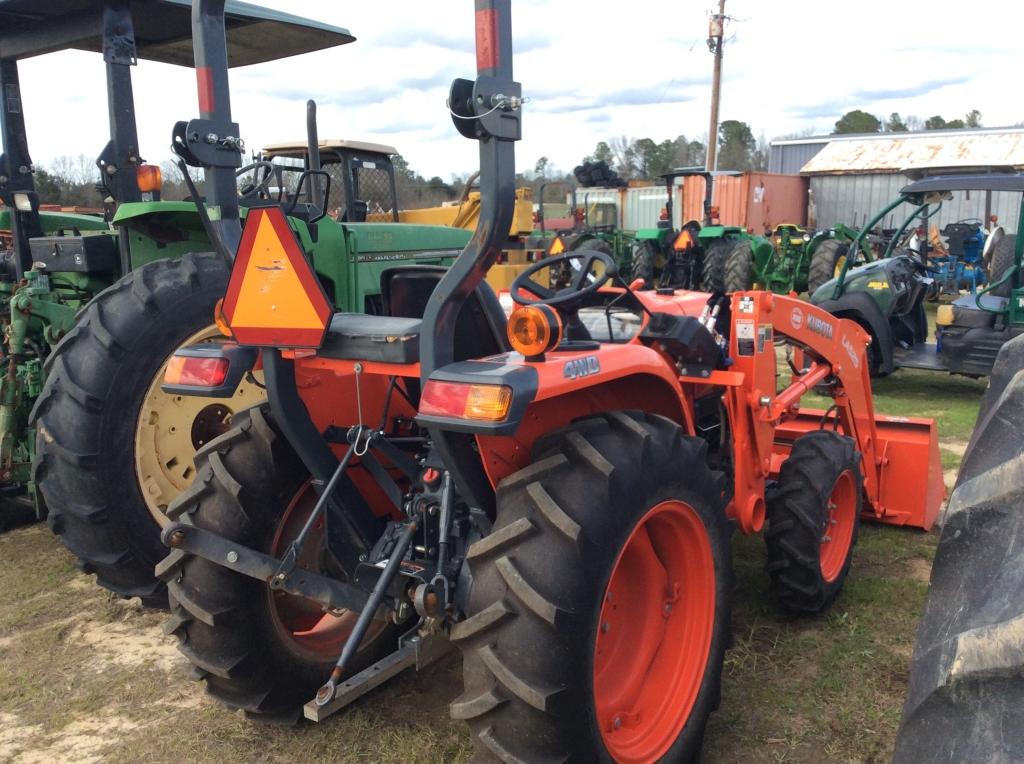 (40)KUBOTA L2501D W/ LA525 LOADER