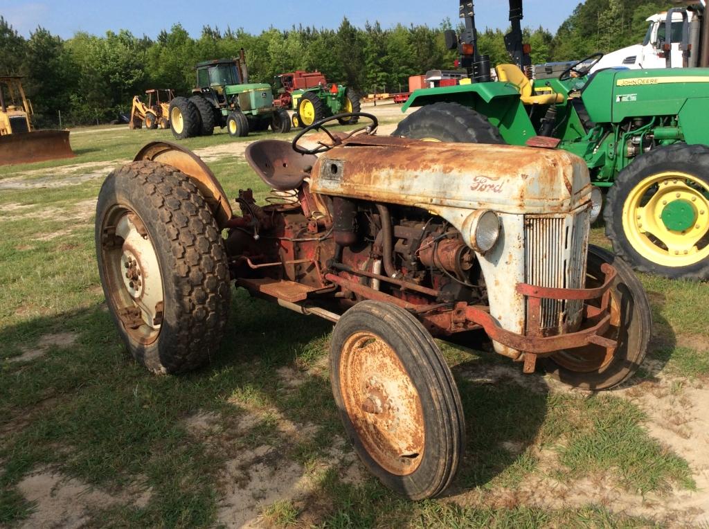 FORD 8N TRACTOR