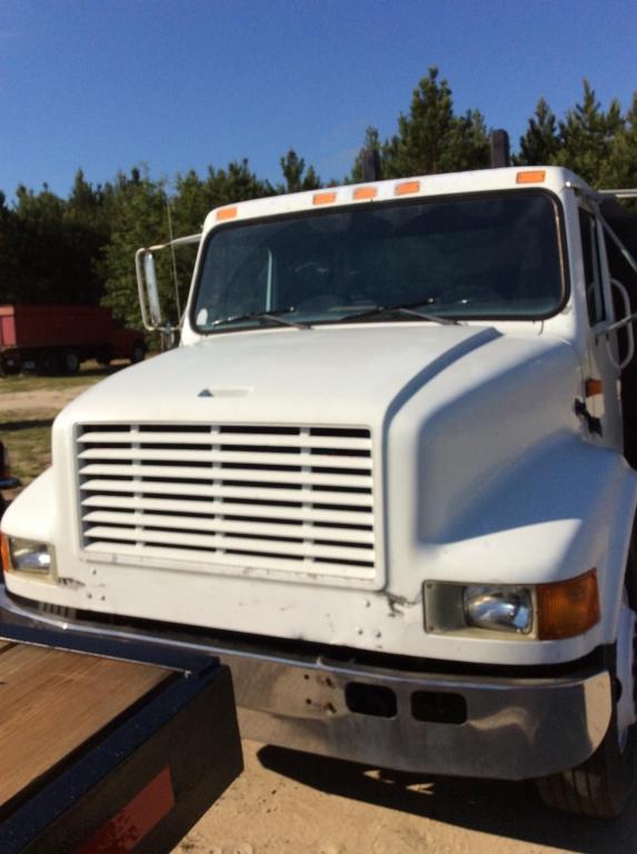 1995 IH 4700 W/ 24' FLATBED TRUCK