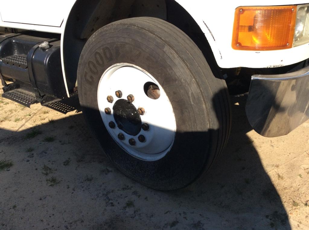 1995 IH 4700 W/ 24' FLATBED TRUCK