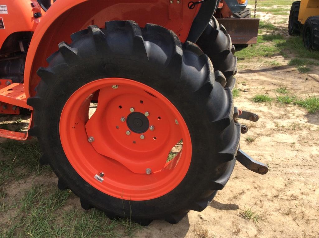 KUBOTA L2501D W/ LA525 LOADER - 4X4