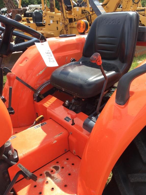 KUBOTA L2501D W/ LA525 LOADER - 4X4