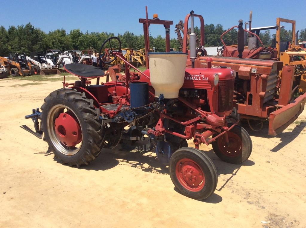 IH CUB TRACTOR