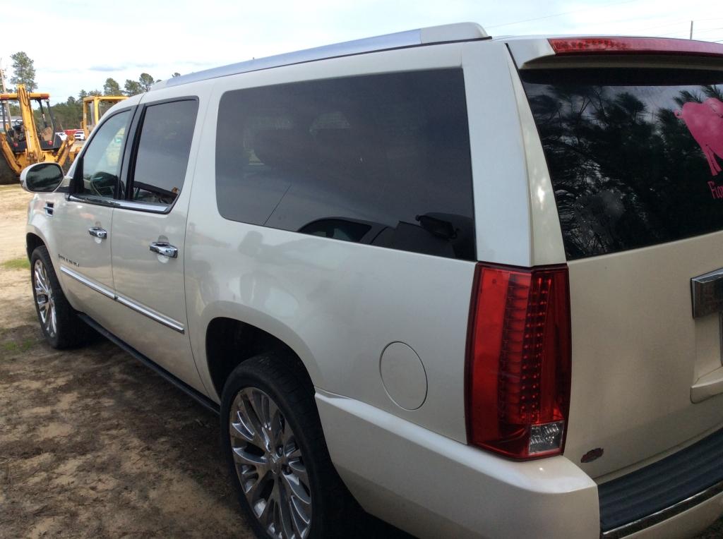 (6)2008 CADILLAC ESCALADE