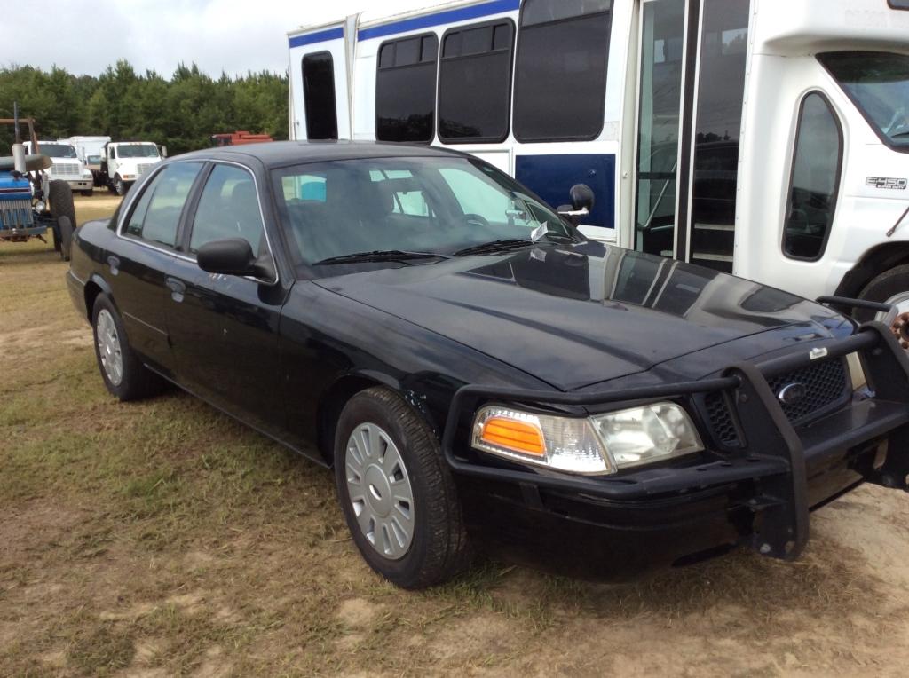 (4)2007 FORD CROWN VIC