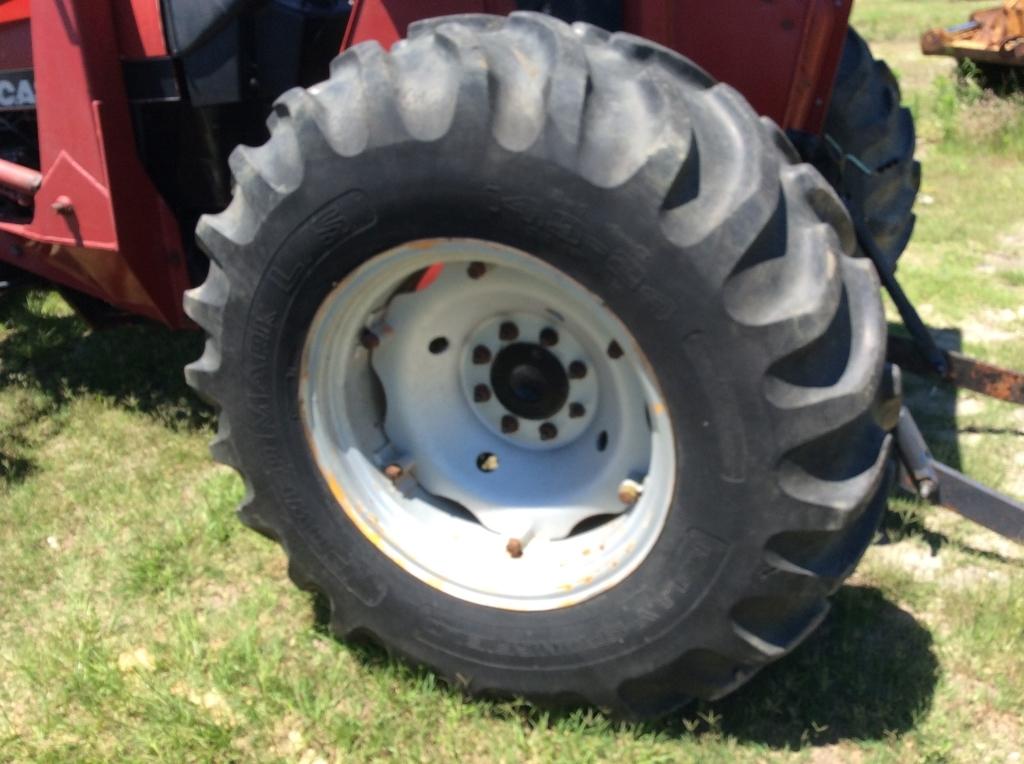 (16)CASE IH 3220 W/ 2200 LOADER