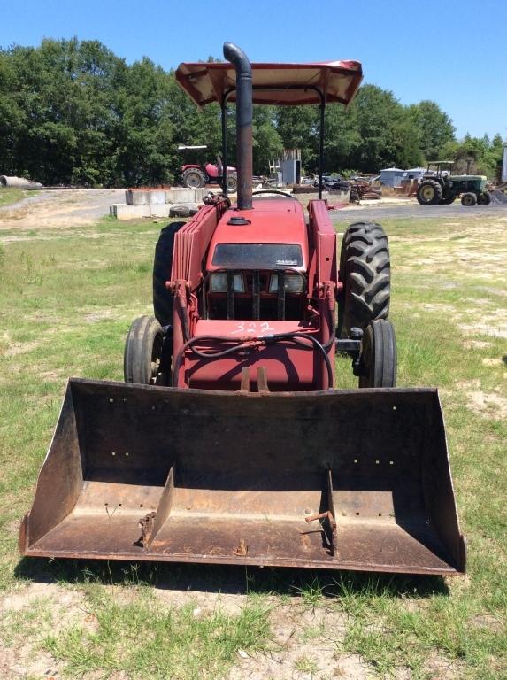 (16)CASE IH 3220 W/ 2200 LOADER