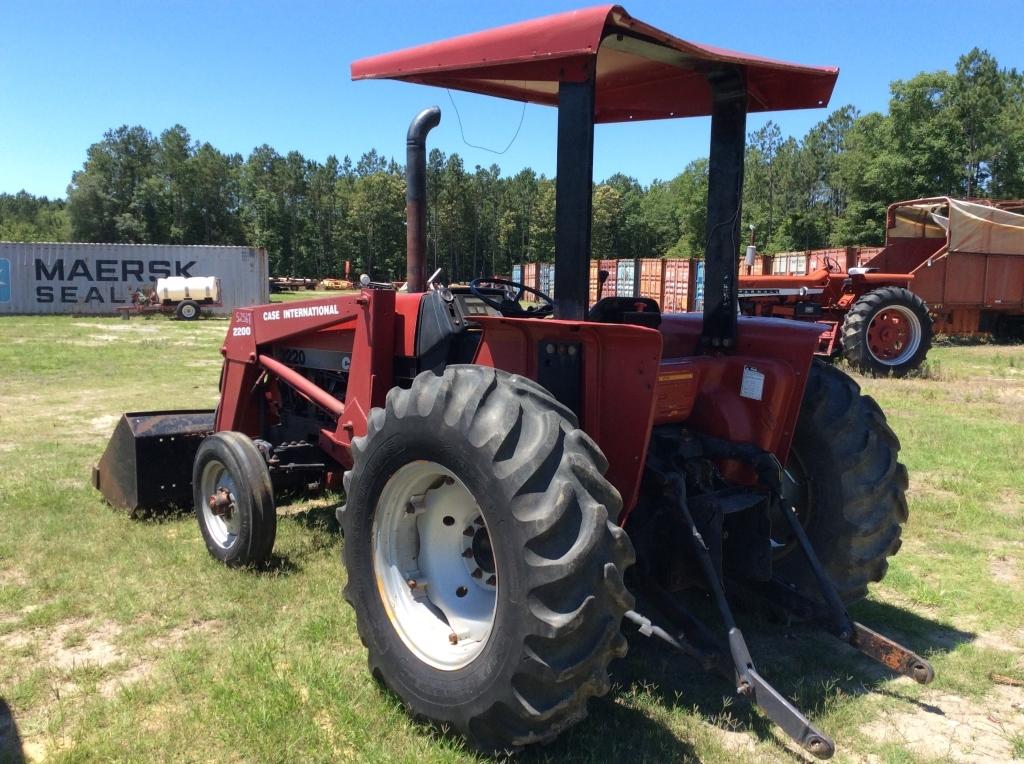 (16)CASE IH 3220 W/ 2200 LOADER