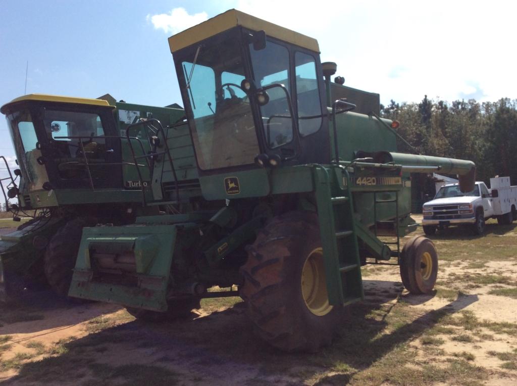 (44)JD 4420 COMBINE