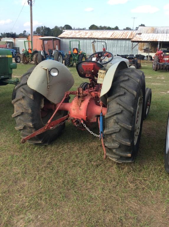 (24)FORD 600 TRACTOR