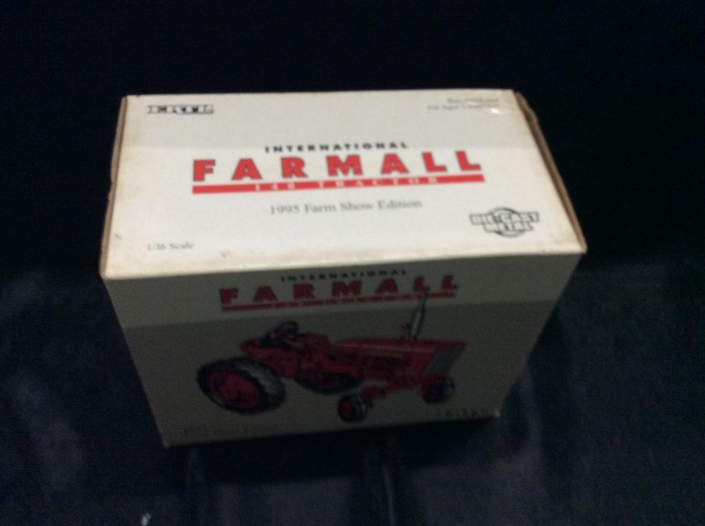 1/16 IH FARMALL 140