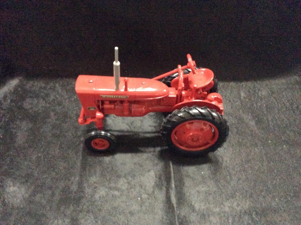 1/16 IH FARMALL 140