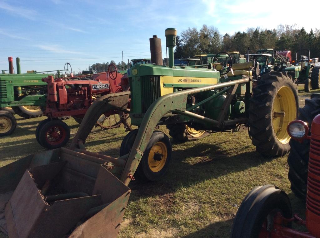 (24)JOHN DEERE 620 W/ LOADER