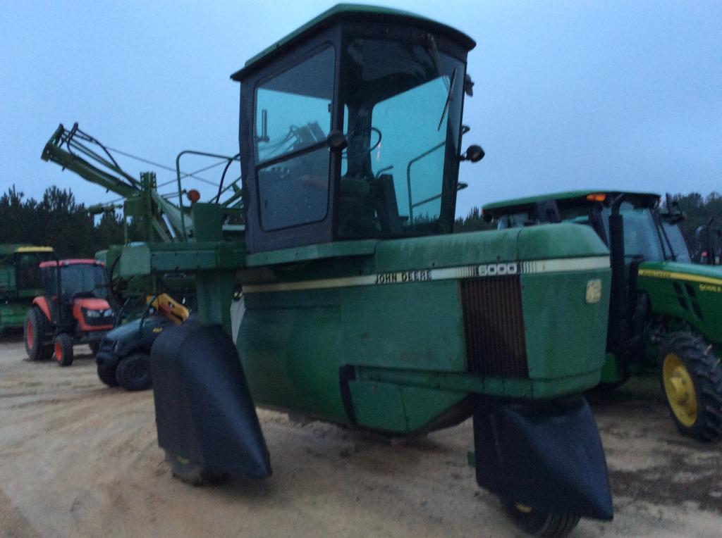 (25)JOHN DEERE 6000 SELF PROPELLED SPRAYER