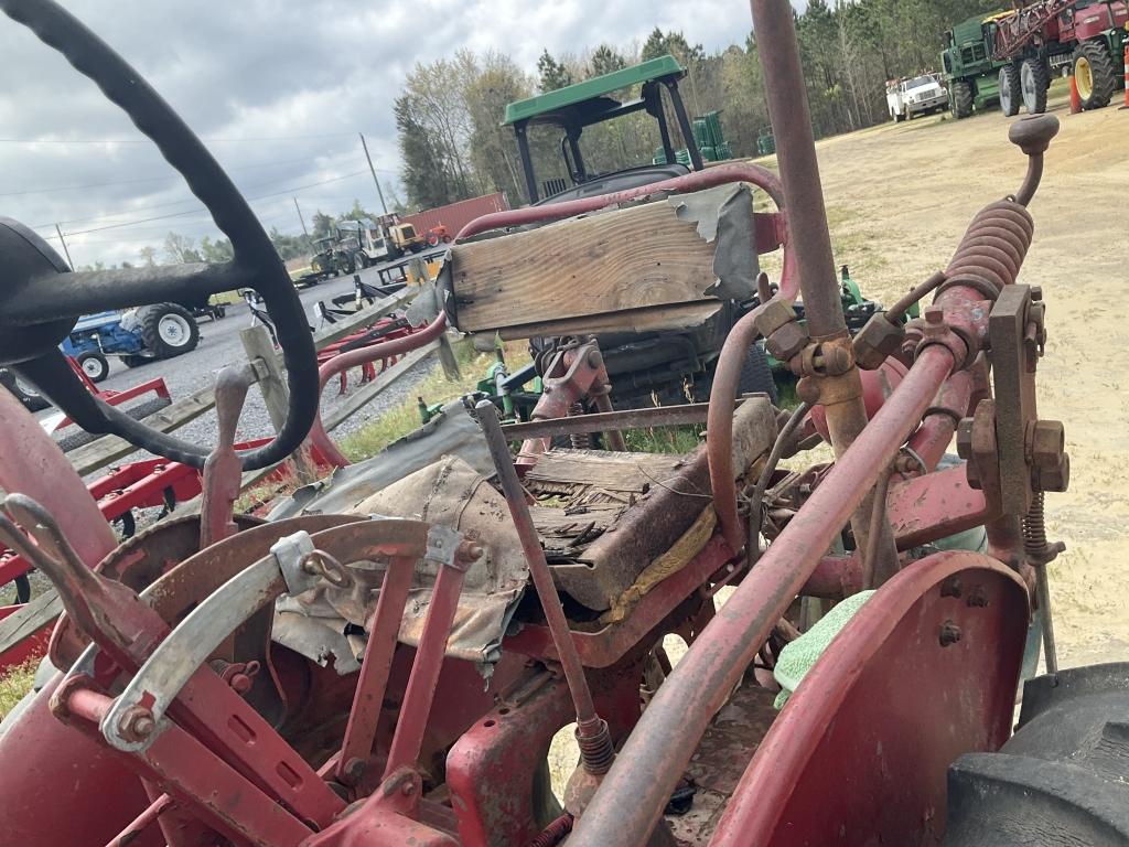 (20)MCCORMICK FARMALL 140 W/ 1 ROW PLANTER