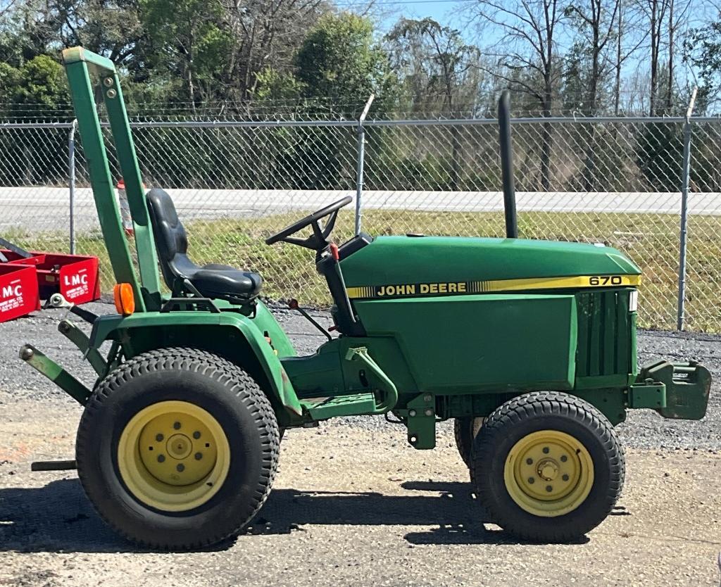 (11)JOHN DEERE 670