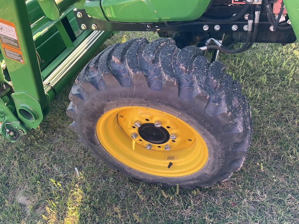 (15)JOHN DEERE 3032E W/ LOADER