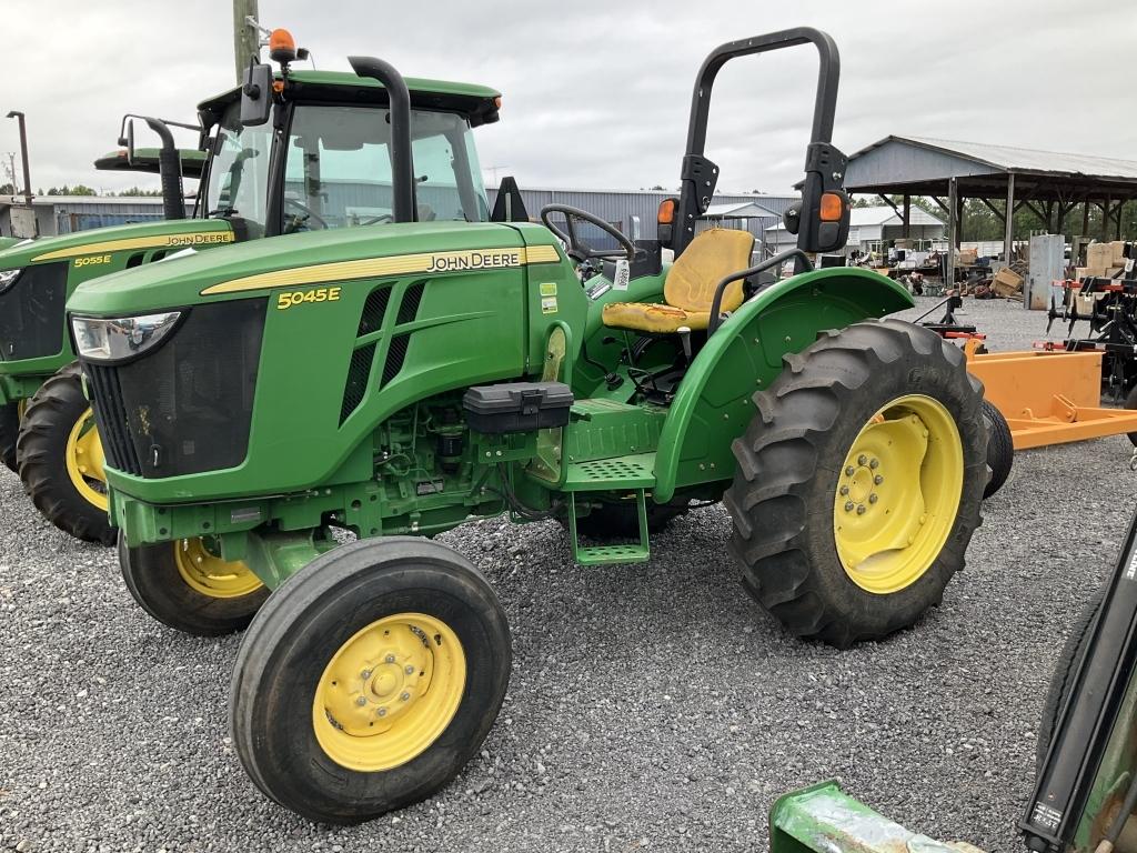 (45)JOHN DEERE 5045E TRACTOR