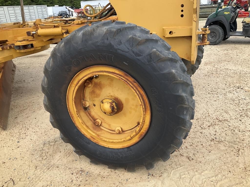 (80)CHAMPION 720A MOTORGRADER