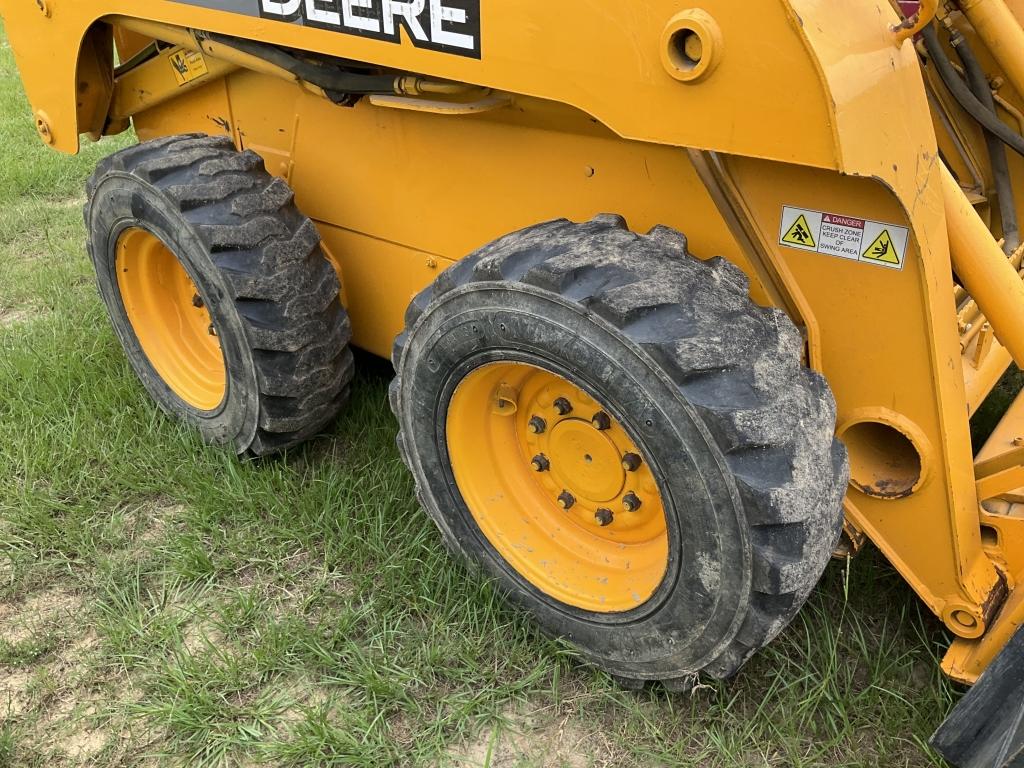 (71)JOHN DEERE 317 SKID STEER