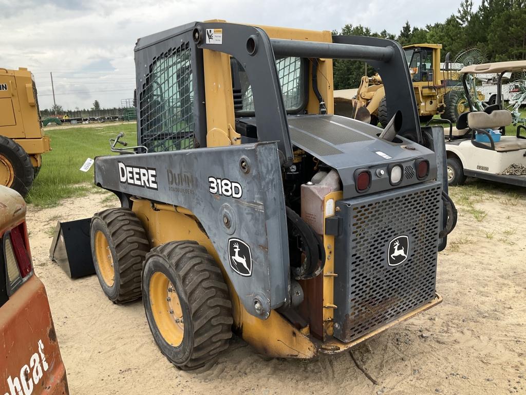 (74)JOHN DEERE 318D SKID STEER