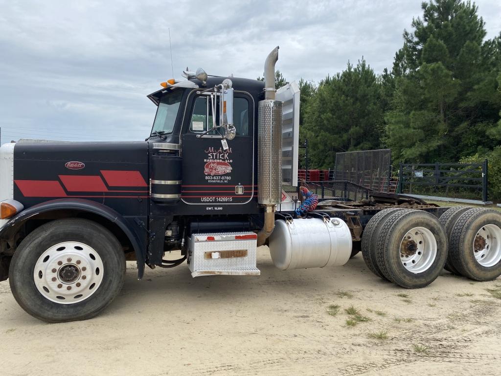 (84)1990 PETERBUILT 379 DAYCAB TRUCK