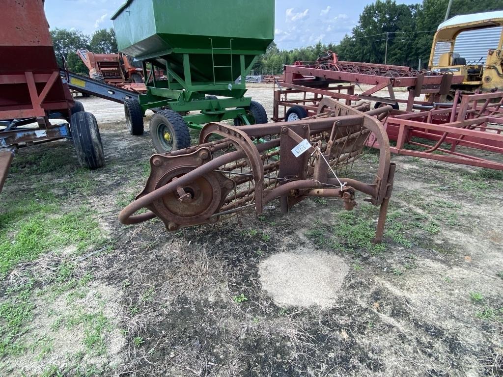 (44)FERGUSON HAY RAKE