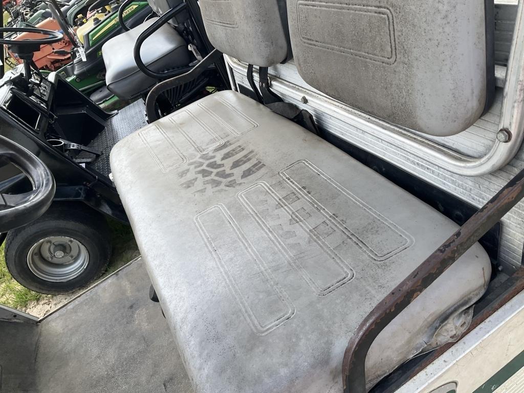 (11)CLUB CAR TURF 2 CARRY ALL GOLF CART