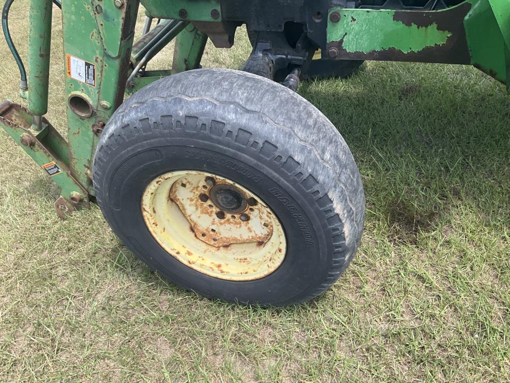 (51)JOHN DEERE 5210 W/ LOADER