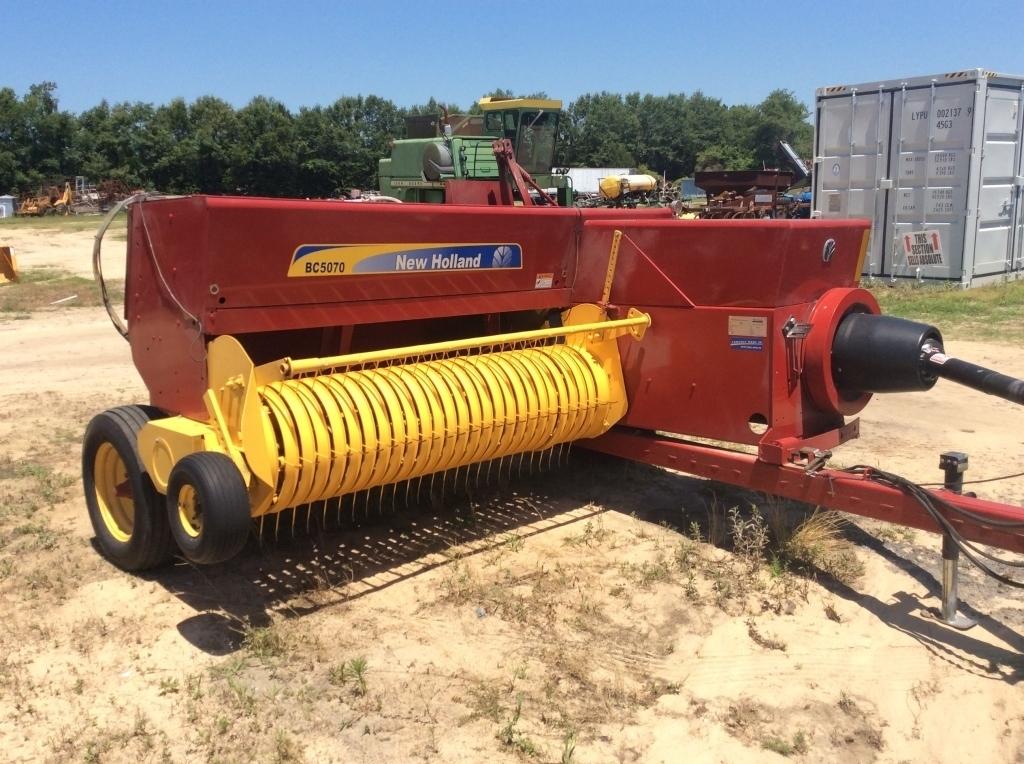 (745)NEW HOLLAND BC5070 SQUARE BALER