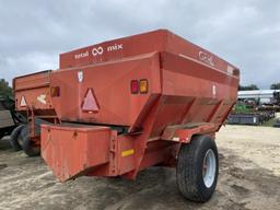 (825)GEHL 8335 TOTAL MIX FEED WAGON