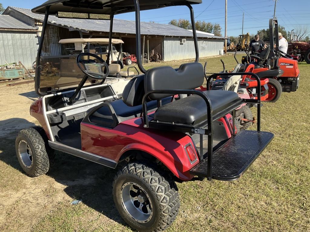 (23)CLUB CAR GAS GOLF CART