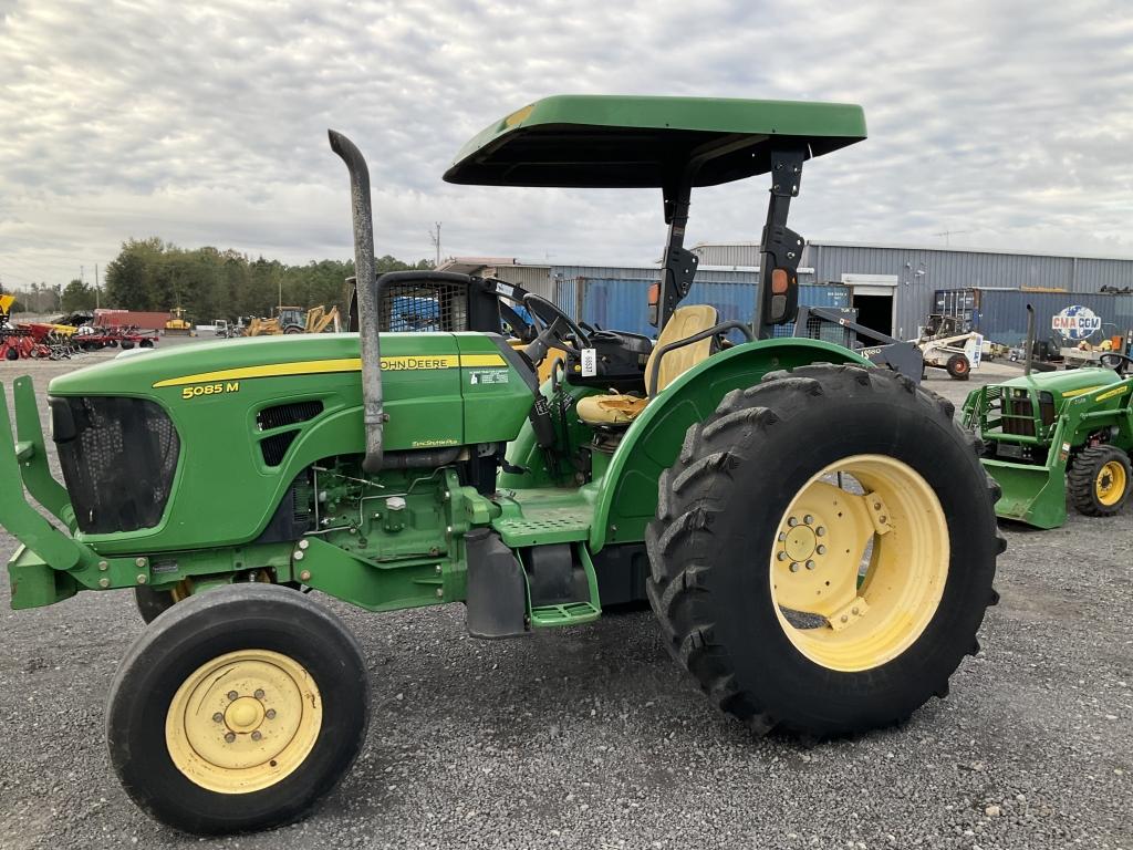 (61)JOHN DEERE 5085M - 2WD