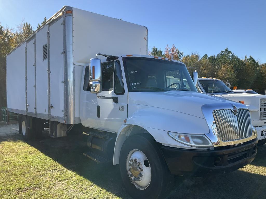 (104)2004 INTERNATIONAL 4200 BOX REFER TRUCK