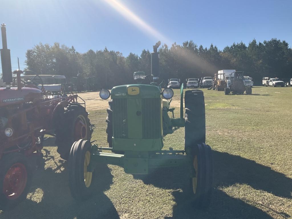 (31)JOHN DEERE 435D TRACTOR