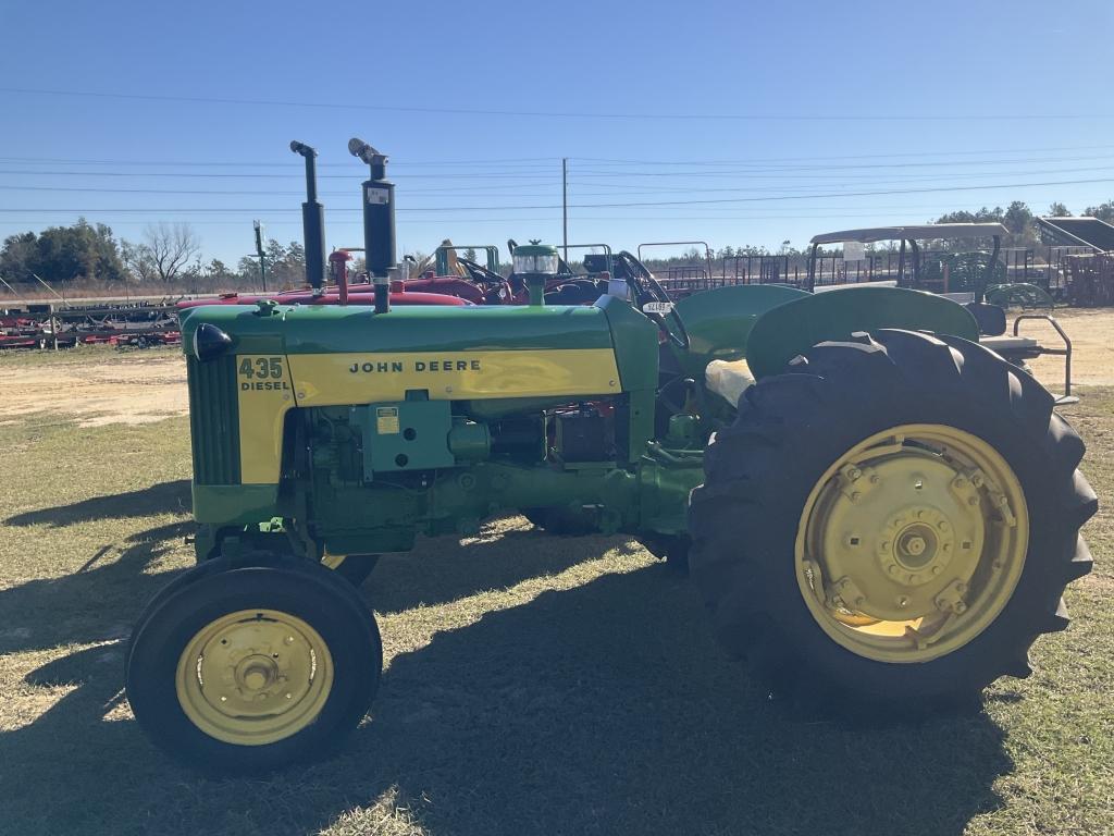 (31)JOHN DEERE 435D TRACTOR