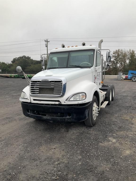 (105)2004 FREIGHTLINER COLUMBIA