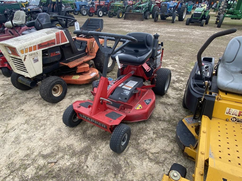 (25)SNAPPER 30" RIDING LAWN MOWER