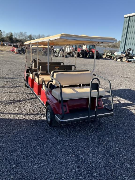 (8)CLUB CAR VILLAGER 8 GAS GOLF CART