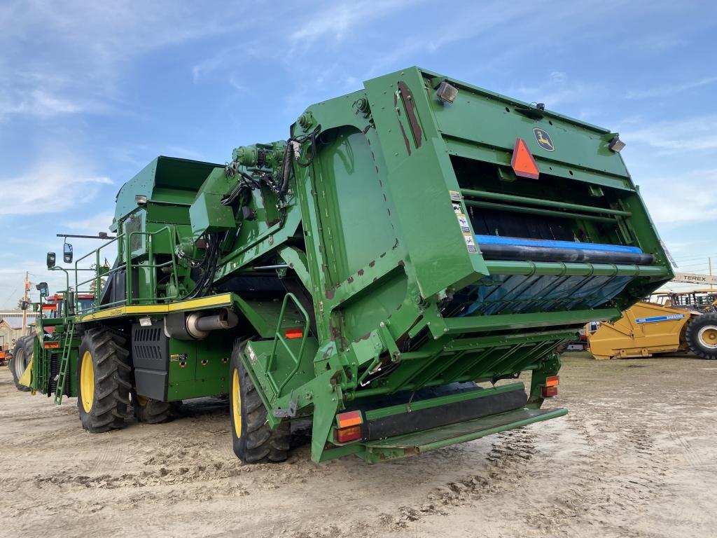 (104)JOHN DEERE 7760 COTTON PICKER