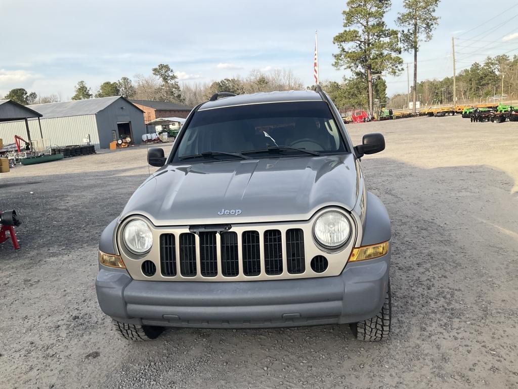 (119)2005 JEEP LIBERTY