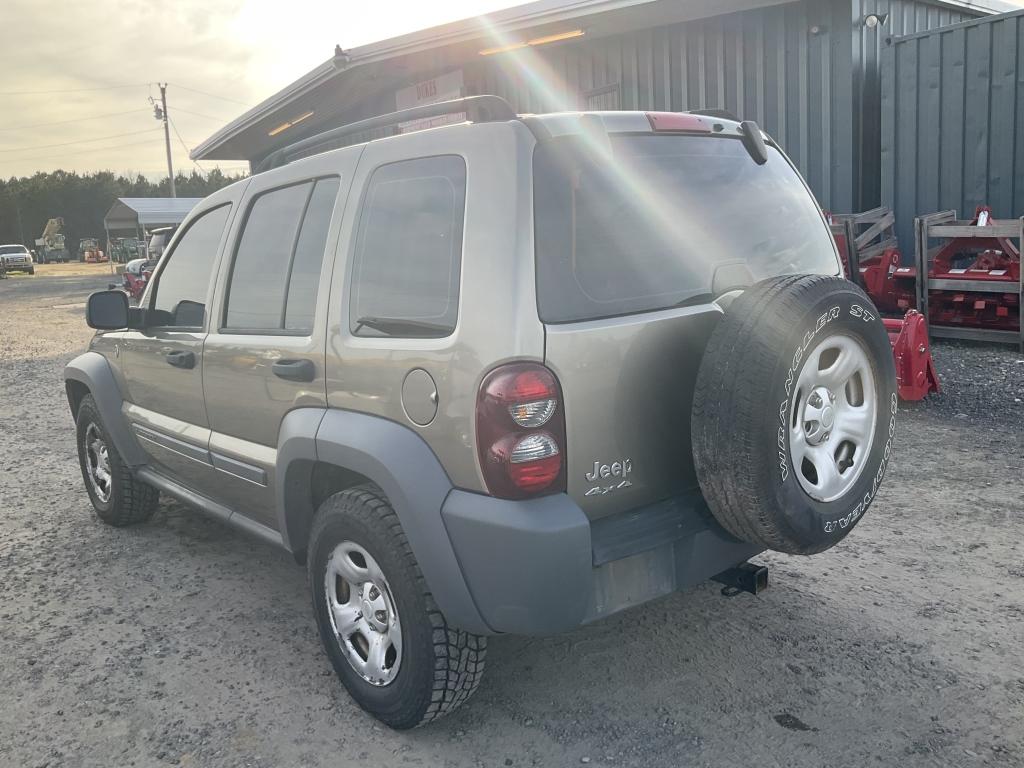 (119)2005 JEEP LIBERTY