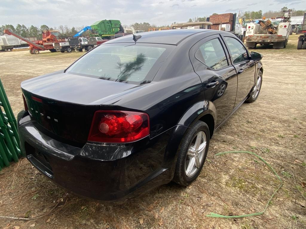 (122)2014 DODGE AVENGER