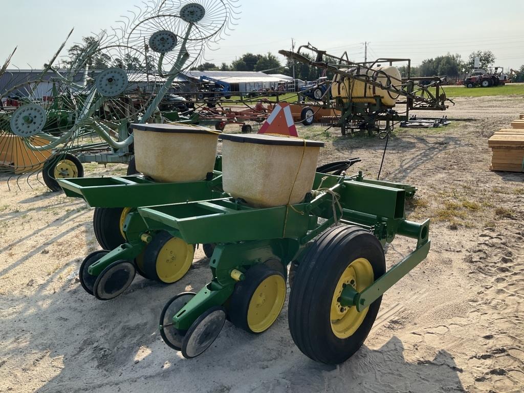 (312)JOHN DEERE 2 ROW PLANTER