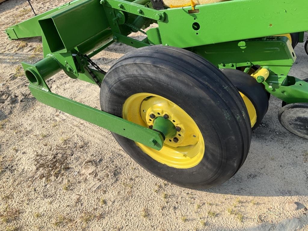 (312)JOHN DEERE 2 ROW PLANTER